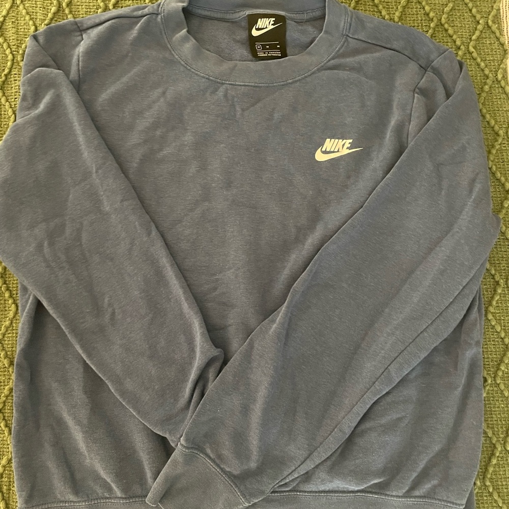 Nike women’s sweatshirt
